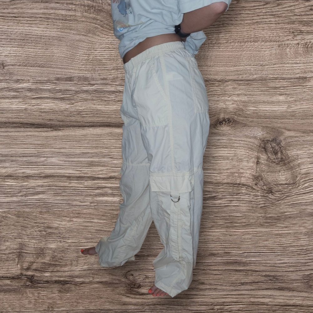NWT Women's Cream Cargo Pants size M